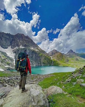 Feel the mountains in kashmir