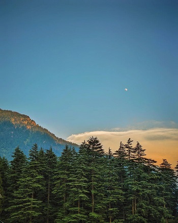 Mindblowing mountain view of himachal